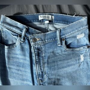 Abercrombie & Fitch Women's Light Blue Distressed Skinny Jeans